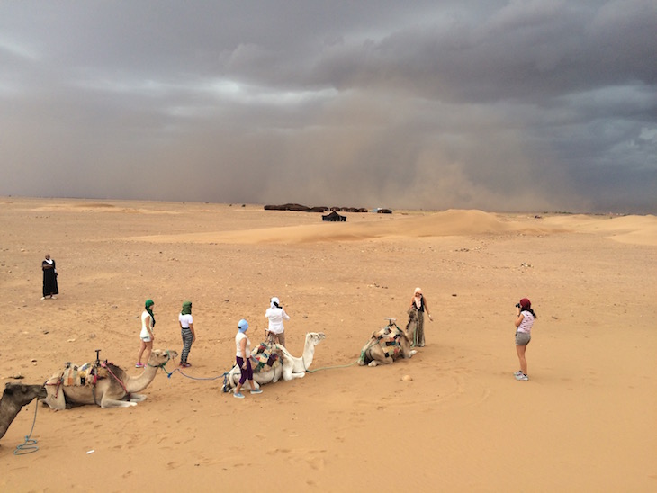 Tempestade de areia em Tinfou, Marrocos © Viaje Comigo