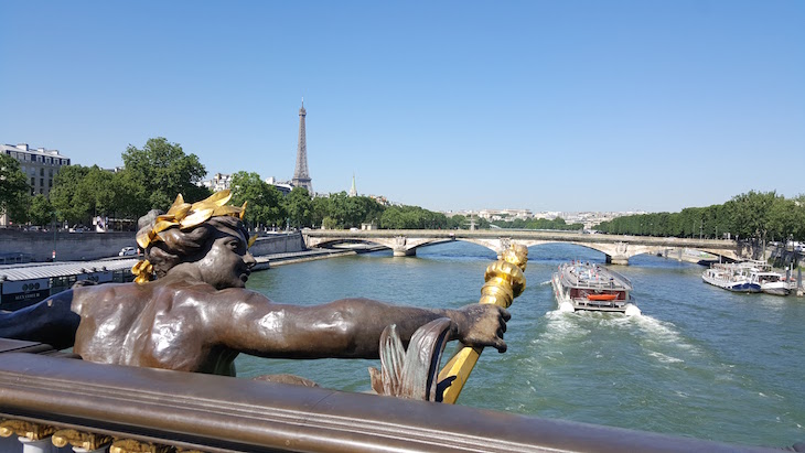 Torre-Ponte-Alexandre-III-Paris-França-©-Viaje-Comigo