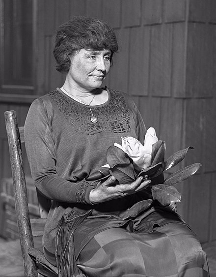 Helen_Keller_circa_1920_-_restored