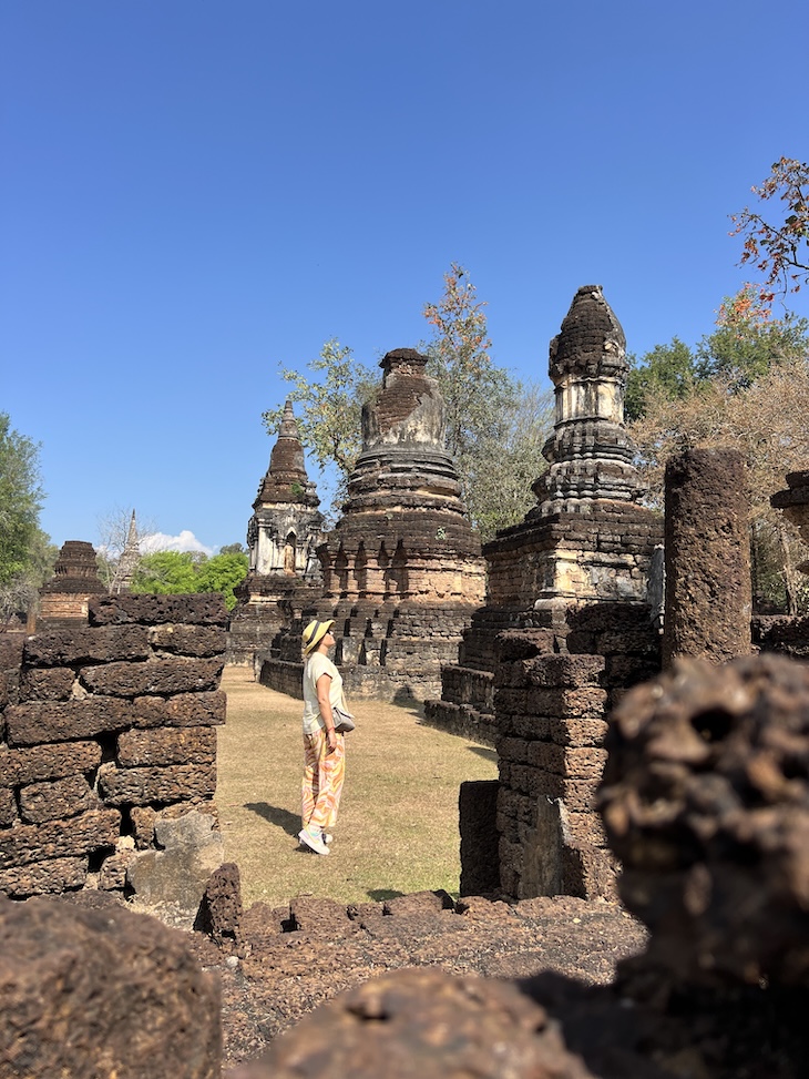 Wat Chedi Jet Thaew - Sukhothai. - Tailandia © Viaje Comigo