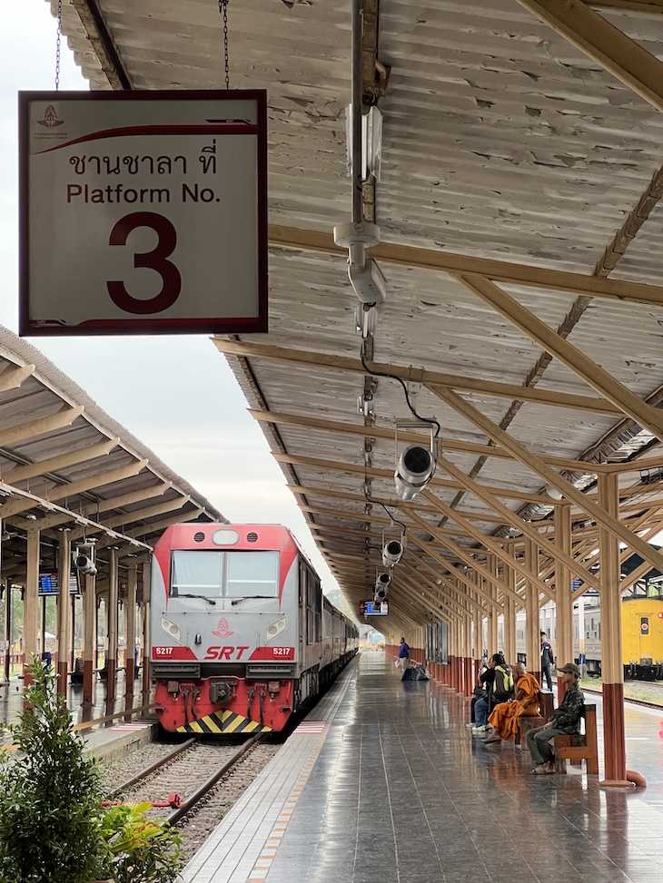 The Blue Jasmine - estação comboio - Chiang Mai_Tailandia © Viaje Comigo