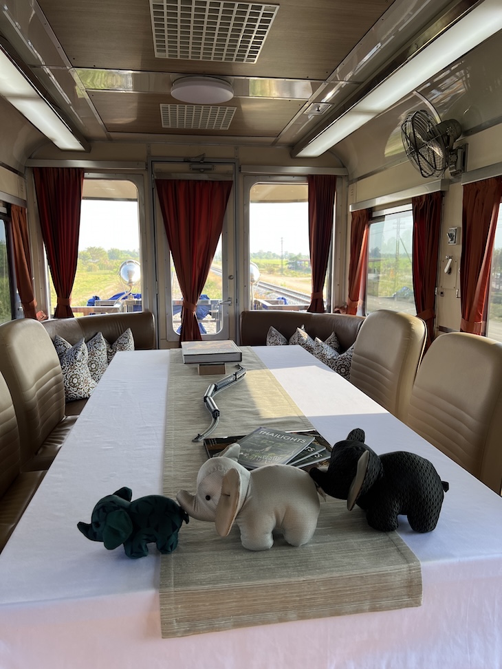 Elefantes d Jim Thompson - Comboio The Blue Jasmine - Tailandia © Viaje Comigo