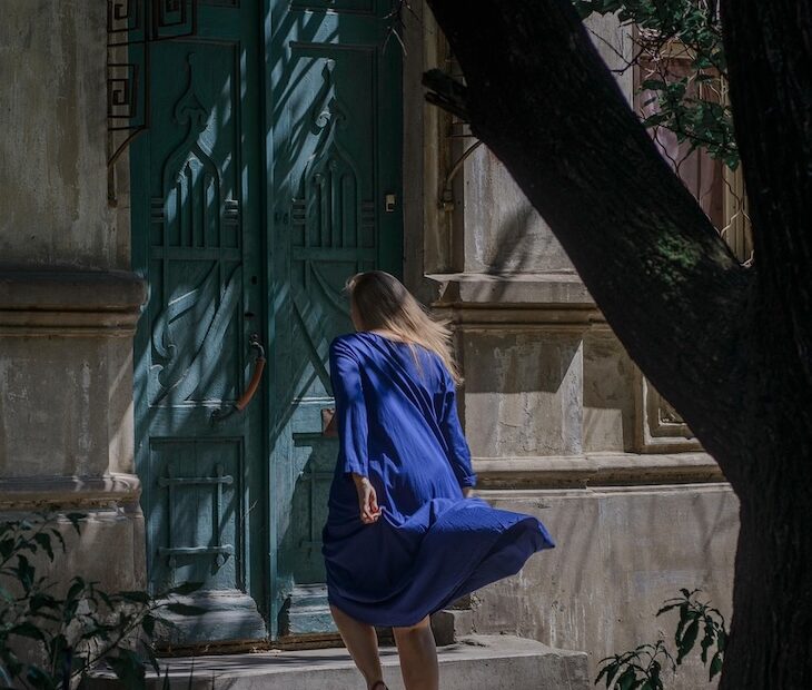 Mulher em casa - filmotionproduction © Pixabay